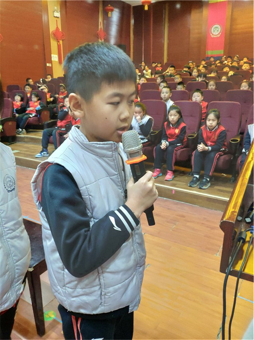 3、学生认真拼词.jpg