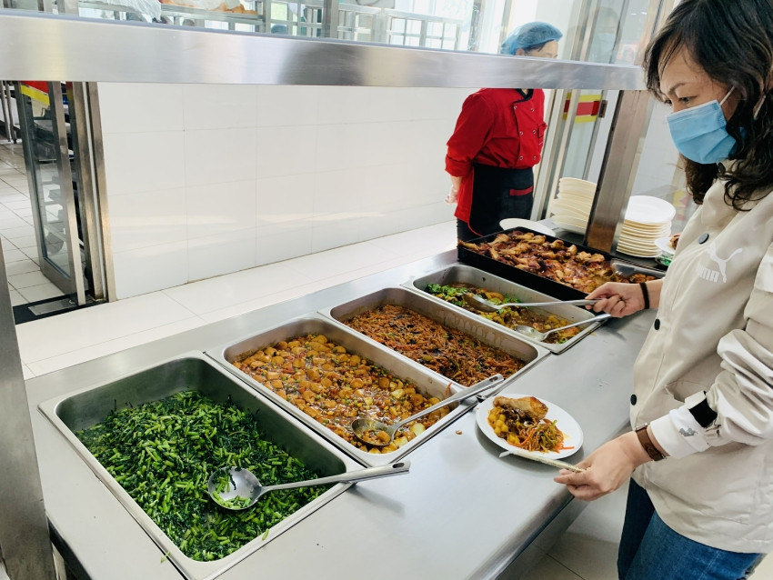 图10：家长餐厅试吃活动.JPG
